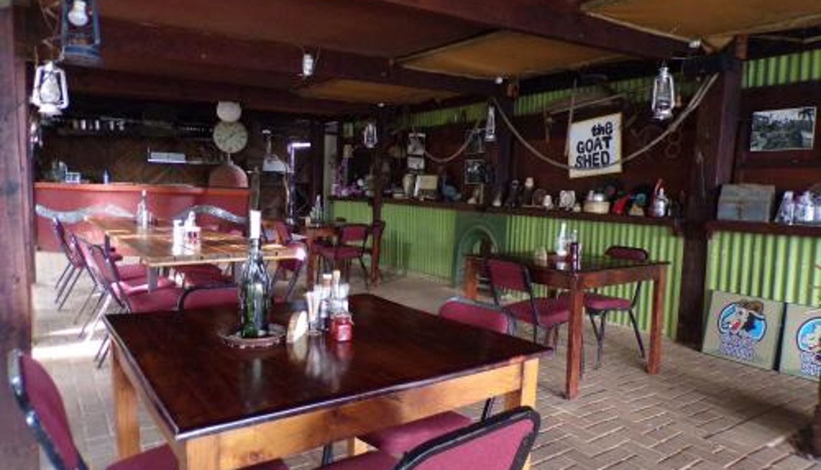 Frühstücksraum innerhalb des Restaurants - Woodlands Cottages & Camping