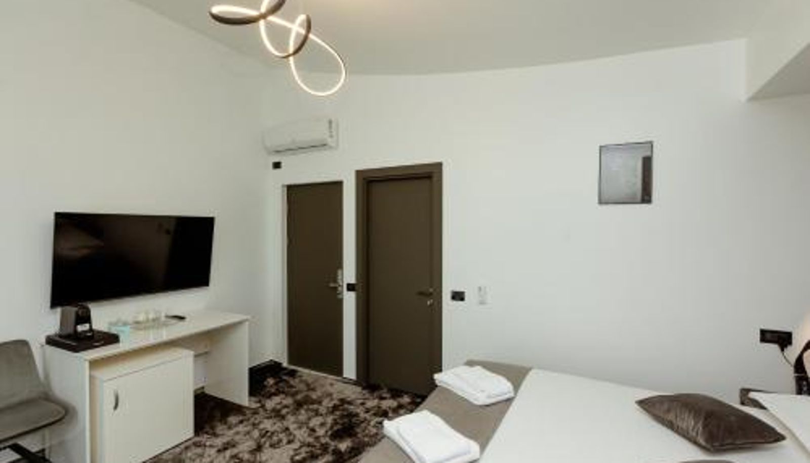 Info - E Hotel Unic - Braniștea