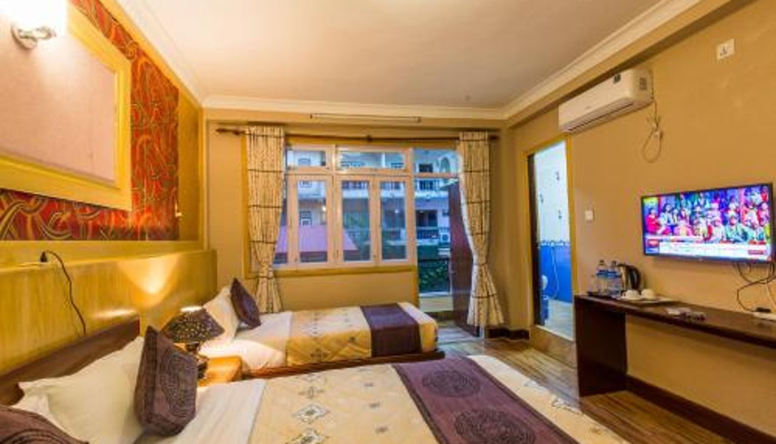 Room - Hotel Acme Inn