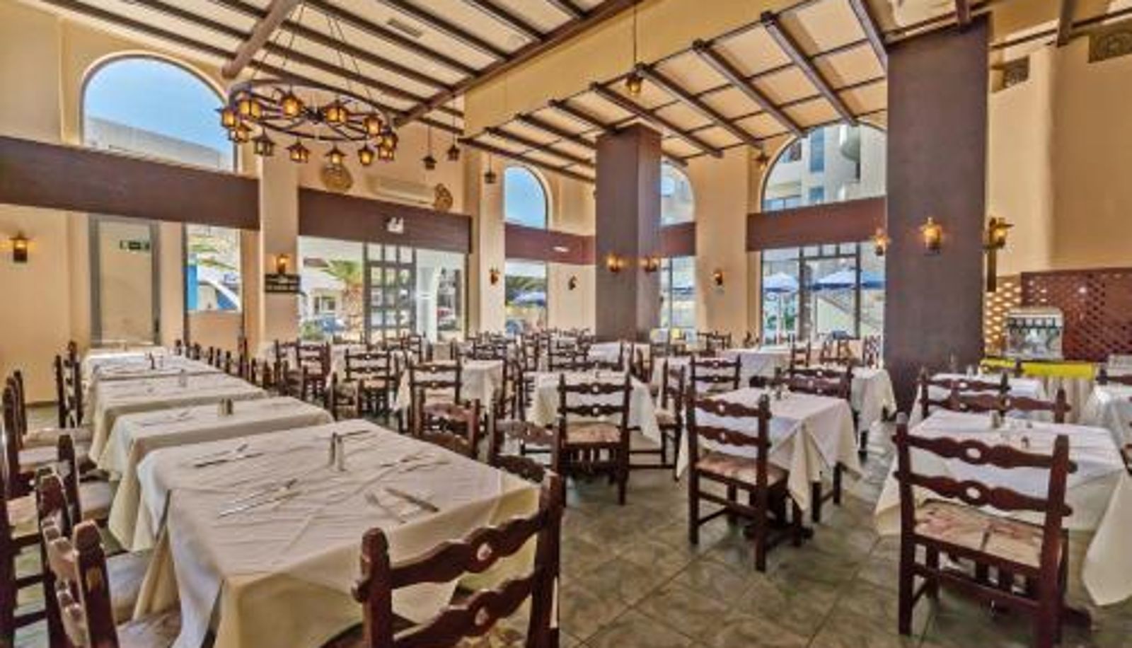 Frühstücksraum innerhalb des Restaurants - Lefkoniko Residence Beach & Bay