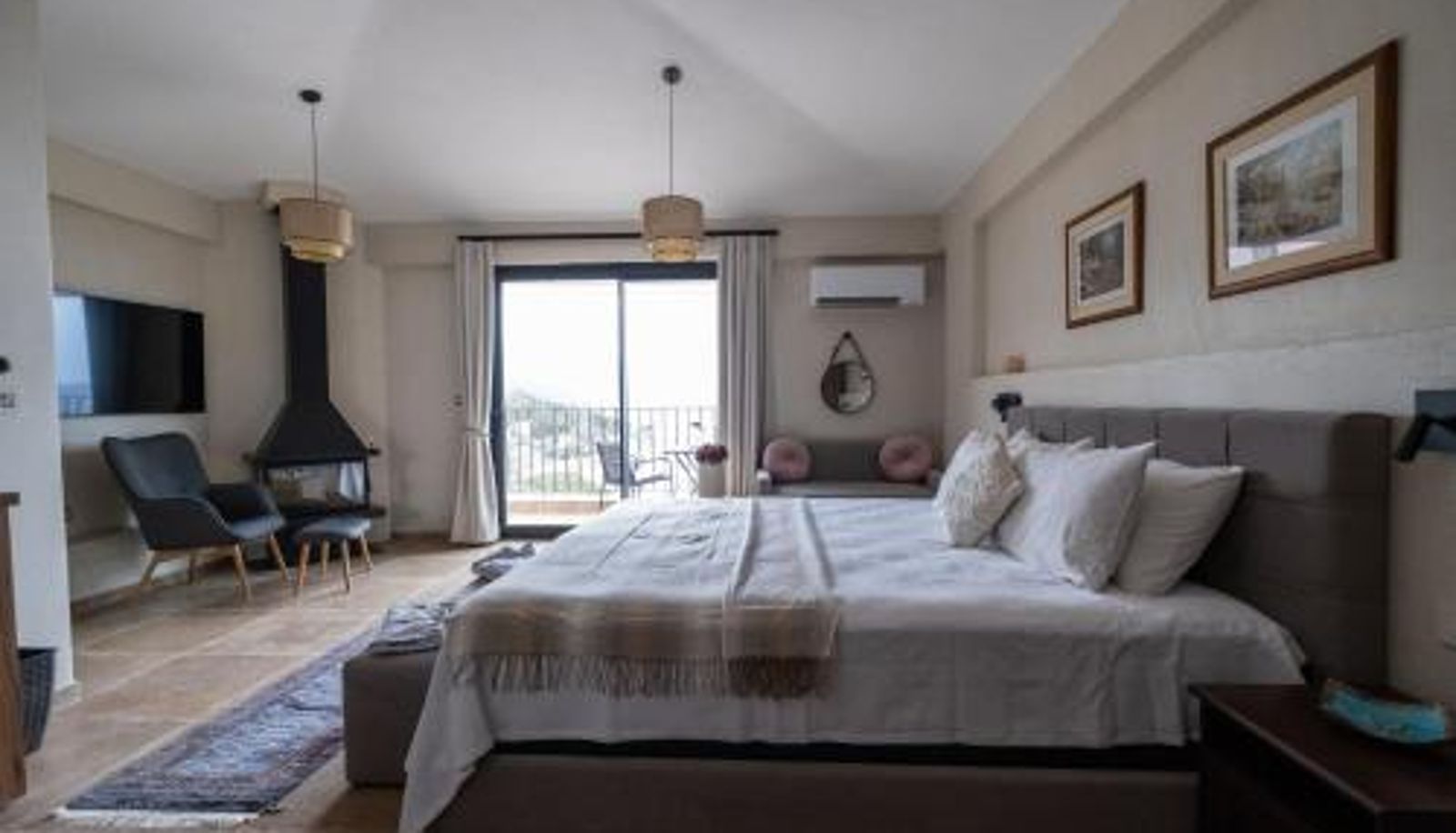 Suite - Blue Crystal View