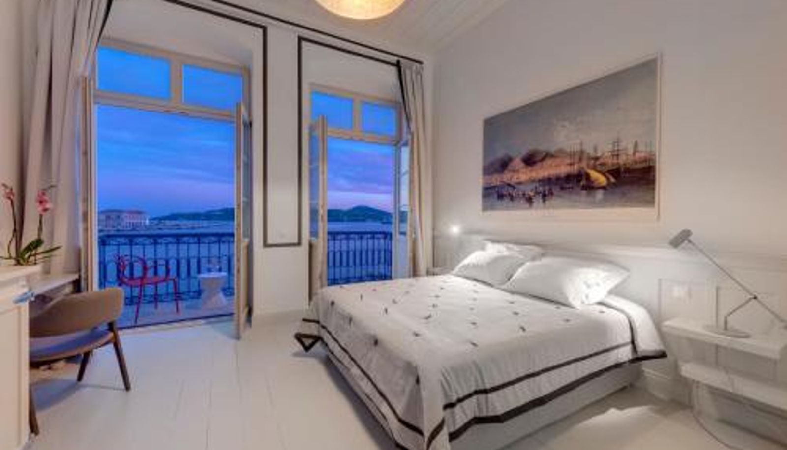 Suite - City Center Skylight - 1873 Seafront Luxury Suites on the Harbor