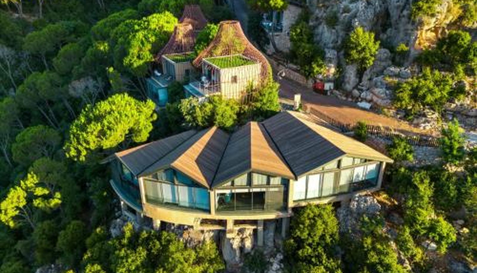 Buitenruimte van het hotel - Scappa Resort