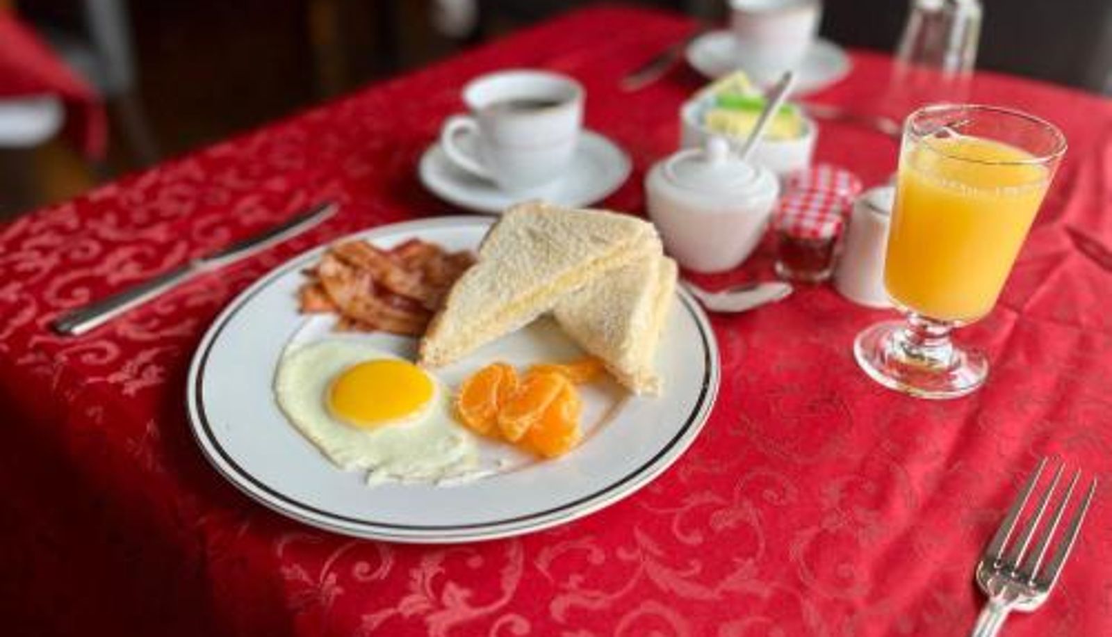 Frühstücksraum innerhalb des Restaurants - Belle View Manor Inn