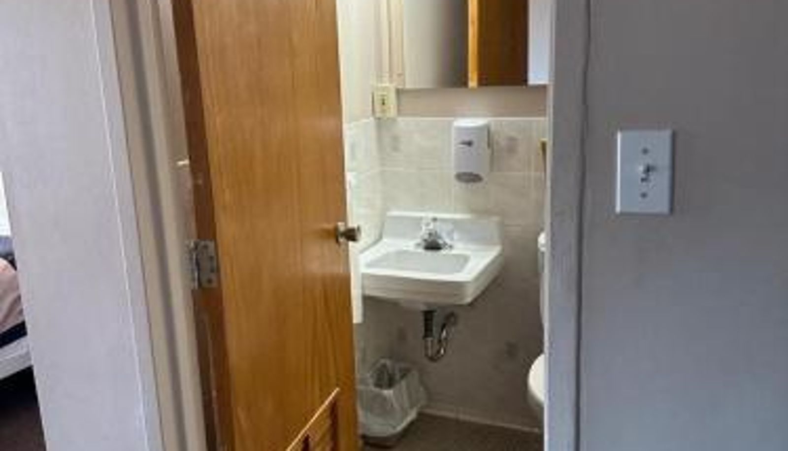 Badezimmer - Bear's den Lounge and Motel