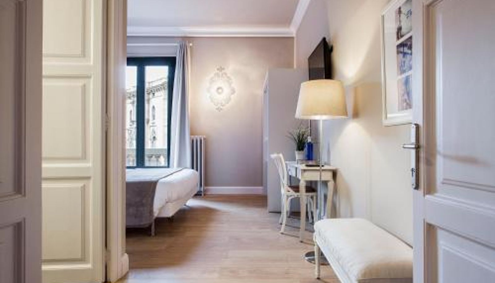 Room - BacHome Gallery B&B