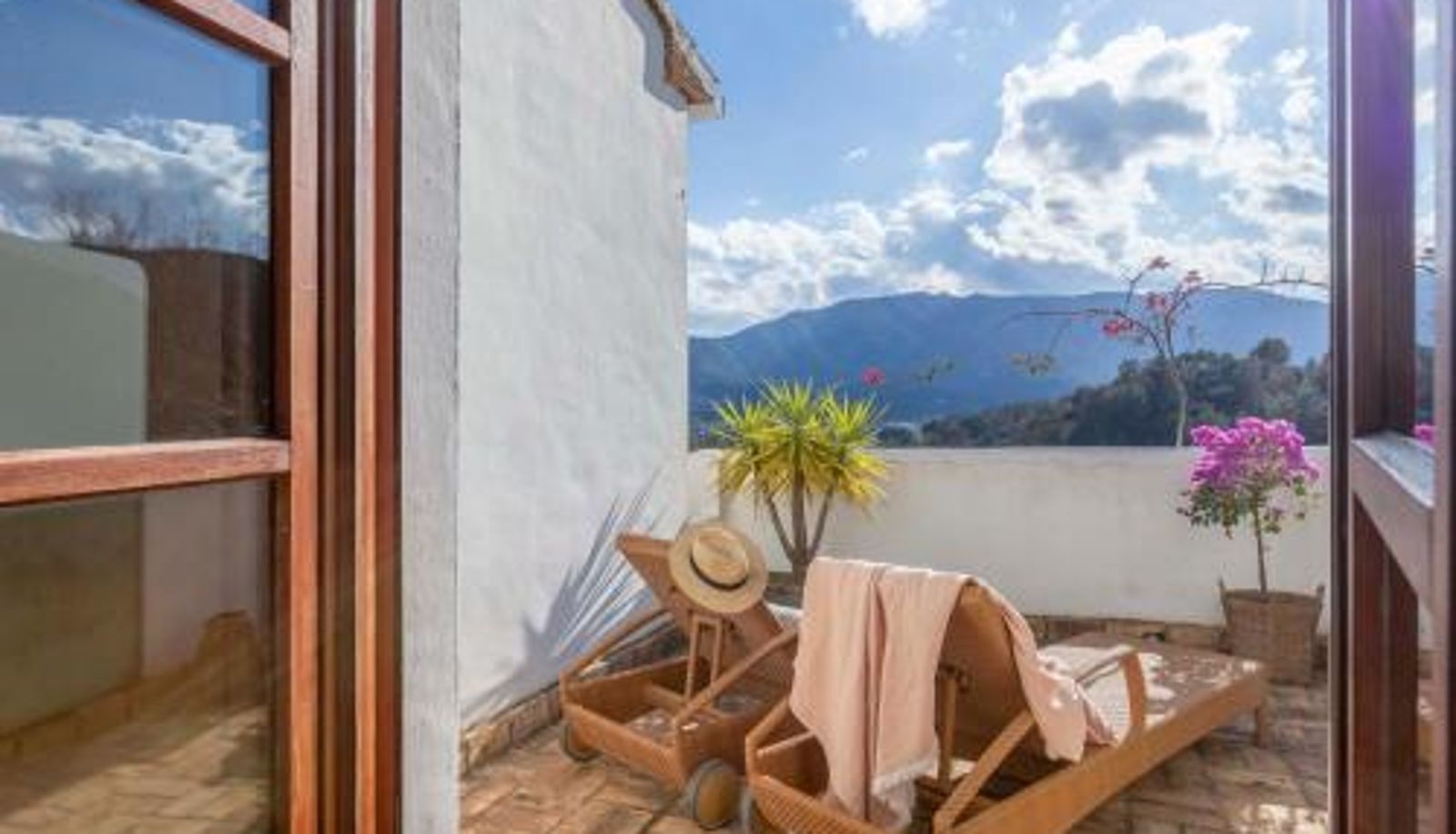 Info - Hotel Castell de la Solana