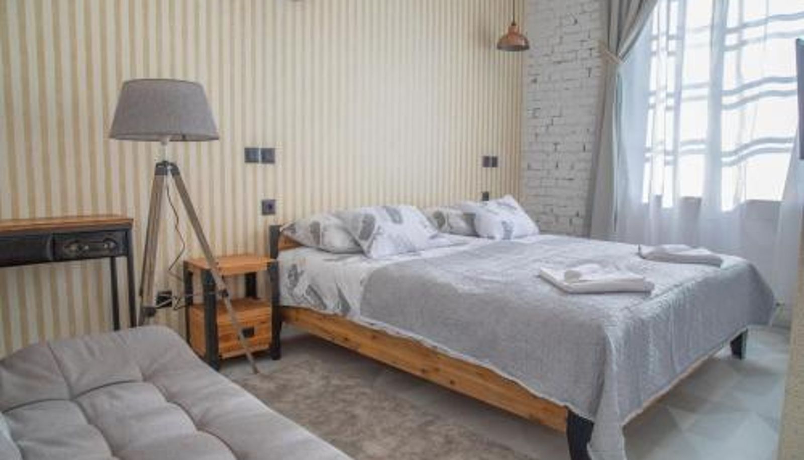Info - Domestic House Lola