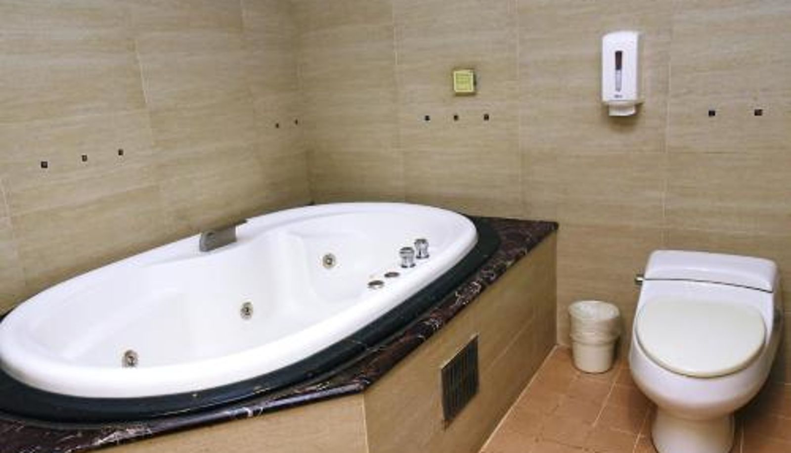 Bathroom - England Business Motel