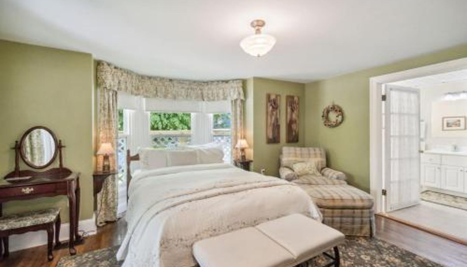 Suite - Farmhouse Inn B&B