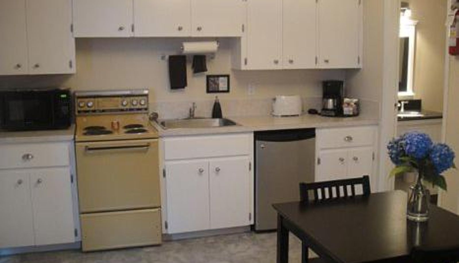 Info - Edgewater Motel