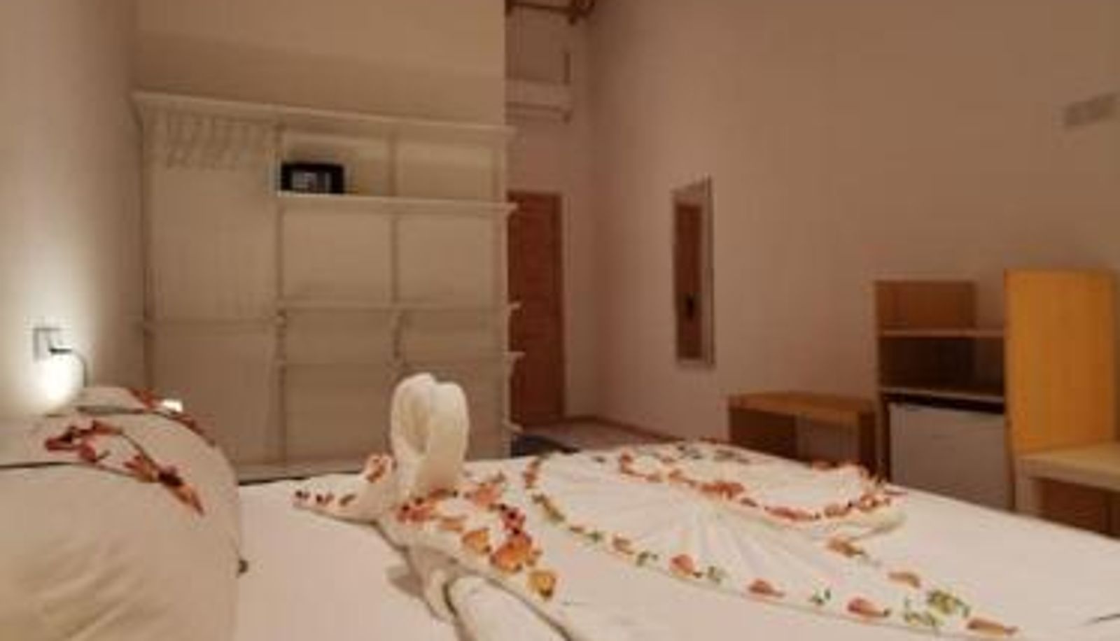 Room - Origami Inn Himandhoo