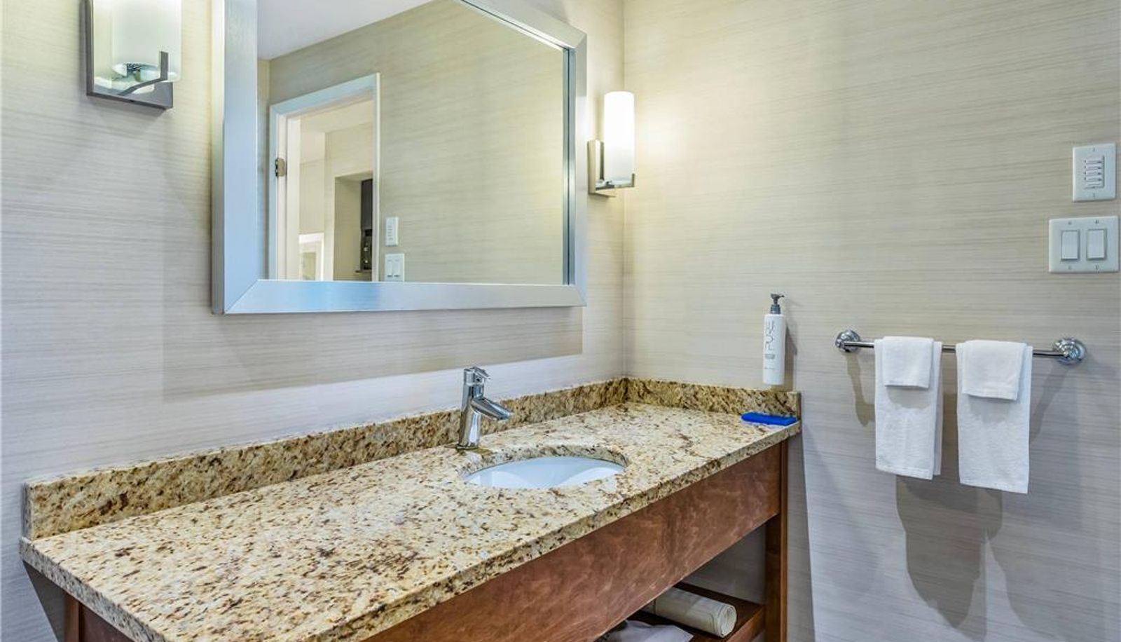 Room - Waterfront Inn an Ascend Collection Hotel
