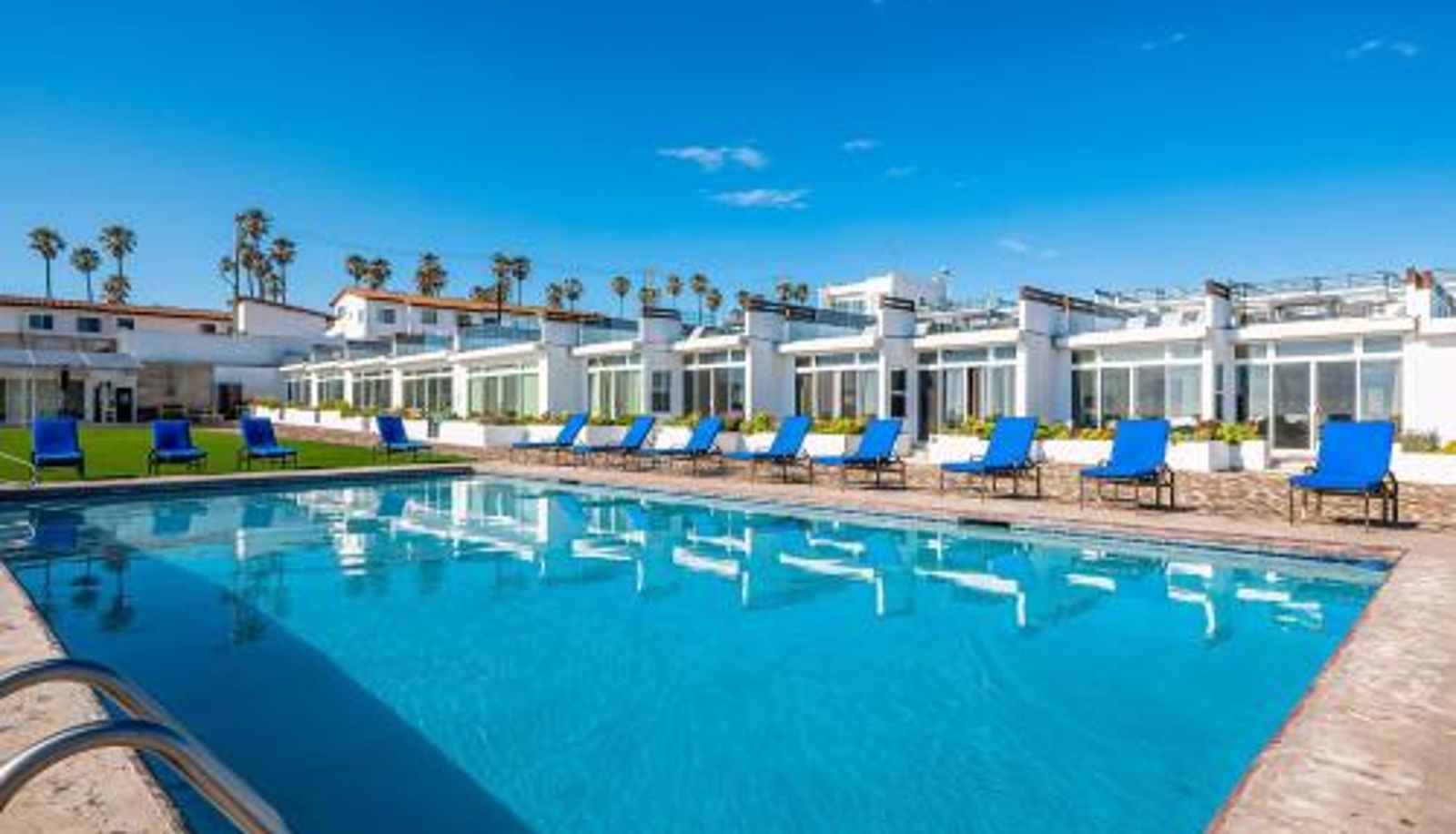 Info - Private Patio  Heated Outdoor Pool  Kitchenette Dog-Friendly Suite with Hot Tub