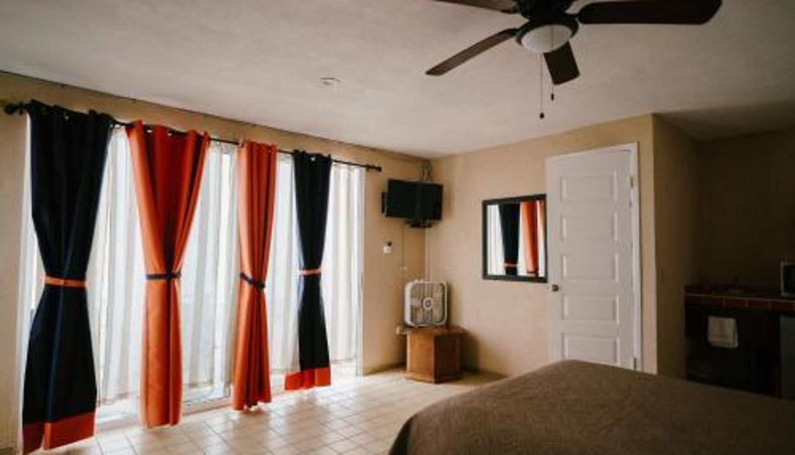 Zimmer - Guzman Suites