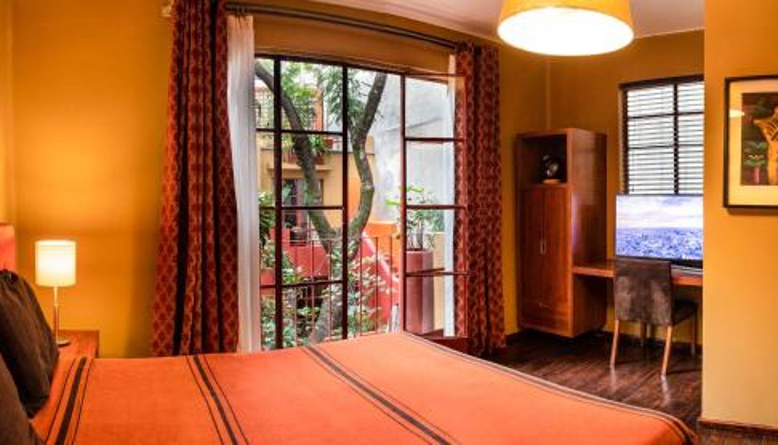 Kamer - The Red Tree House