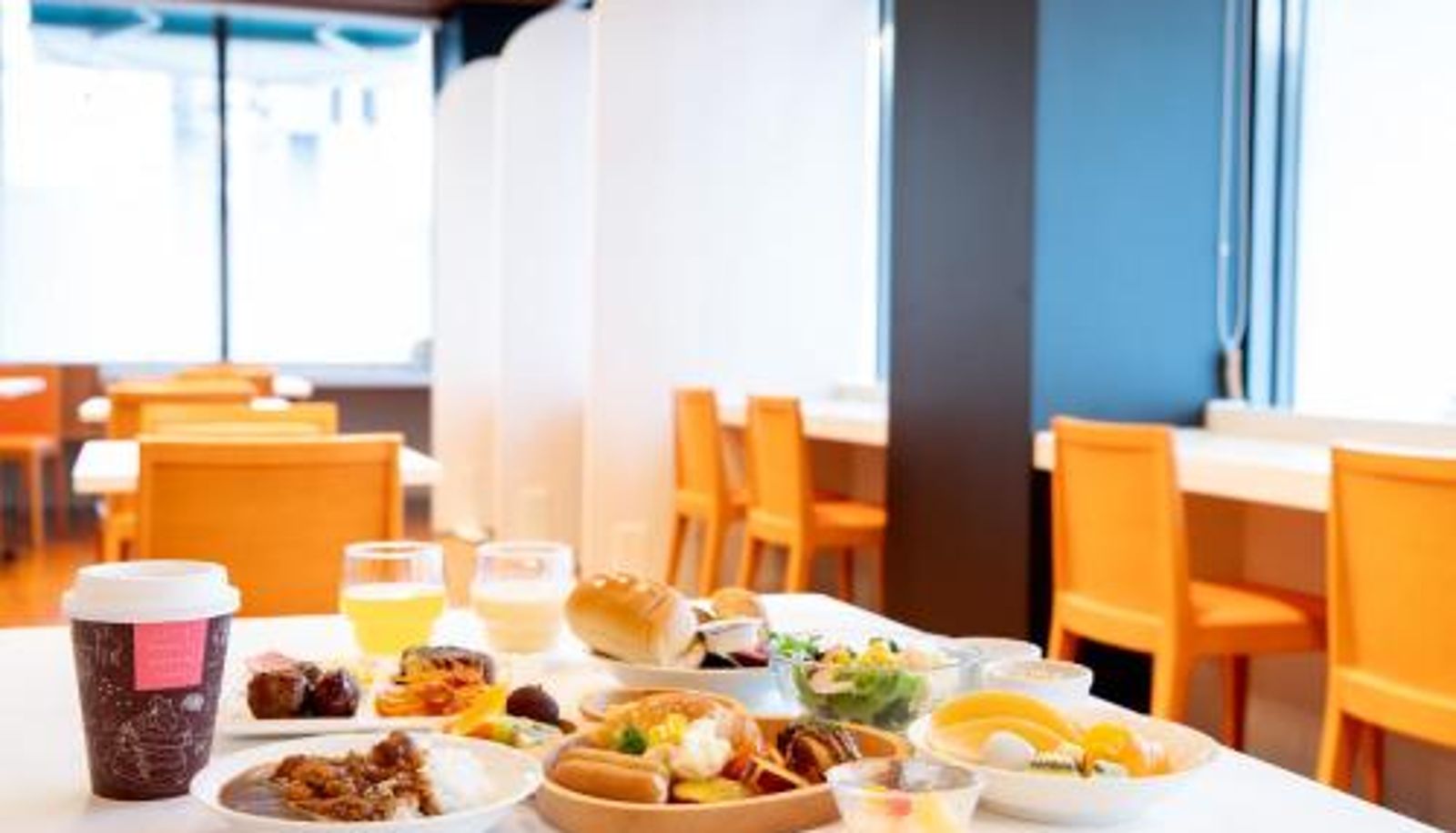 Frühstücksraum innerhalb des Restaurants - ホテル B Suites なんば黒門