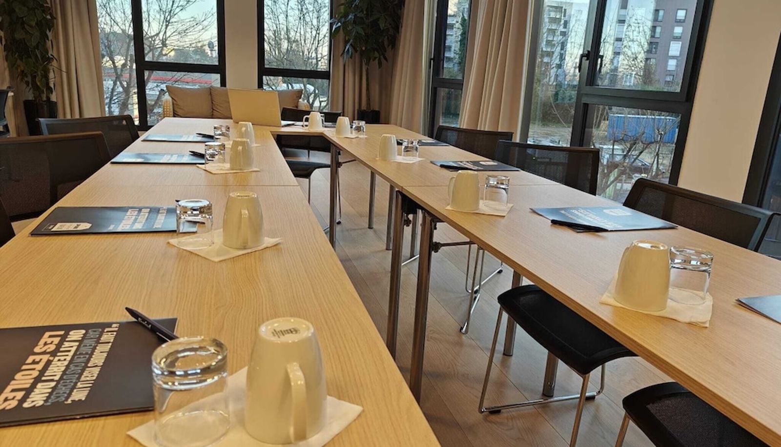 Sala na spotkanie - KYRIAD PRESTIGE ASNIERES-SUR-SEINE