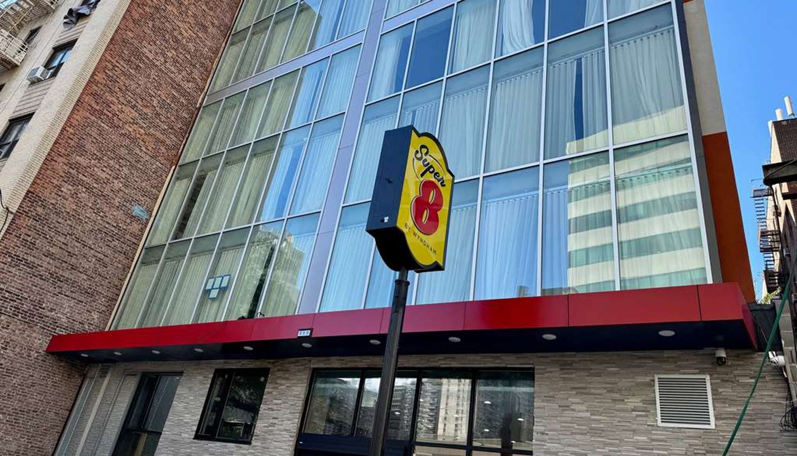 Exterior view - Super 8 by Wyndham Bronx Near Stadium