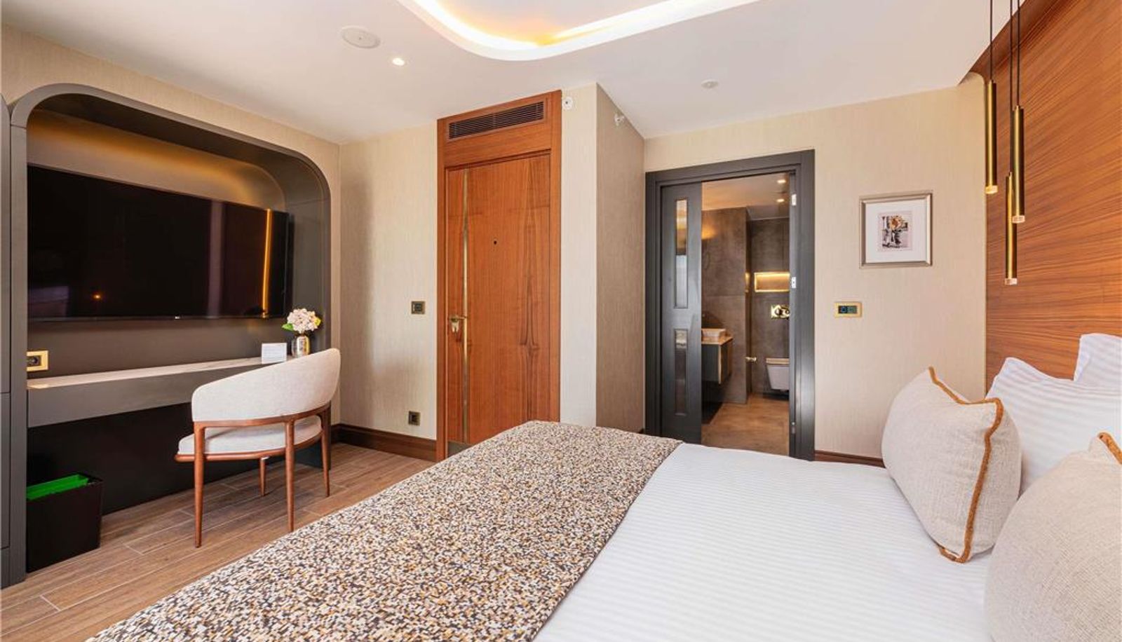 Camera - Levni Istanbul Hotel Handwritten Collection