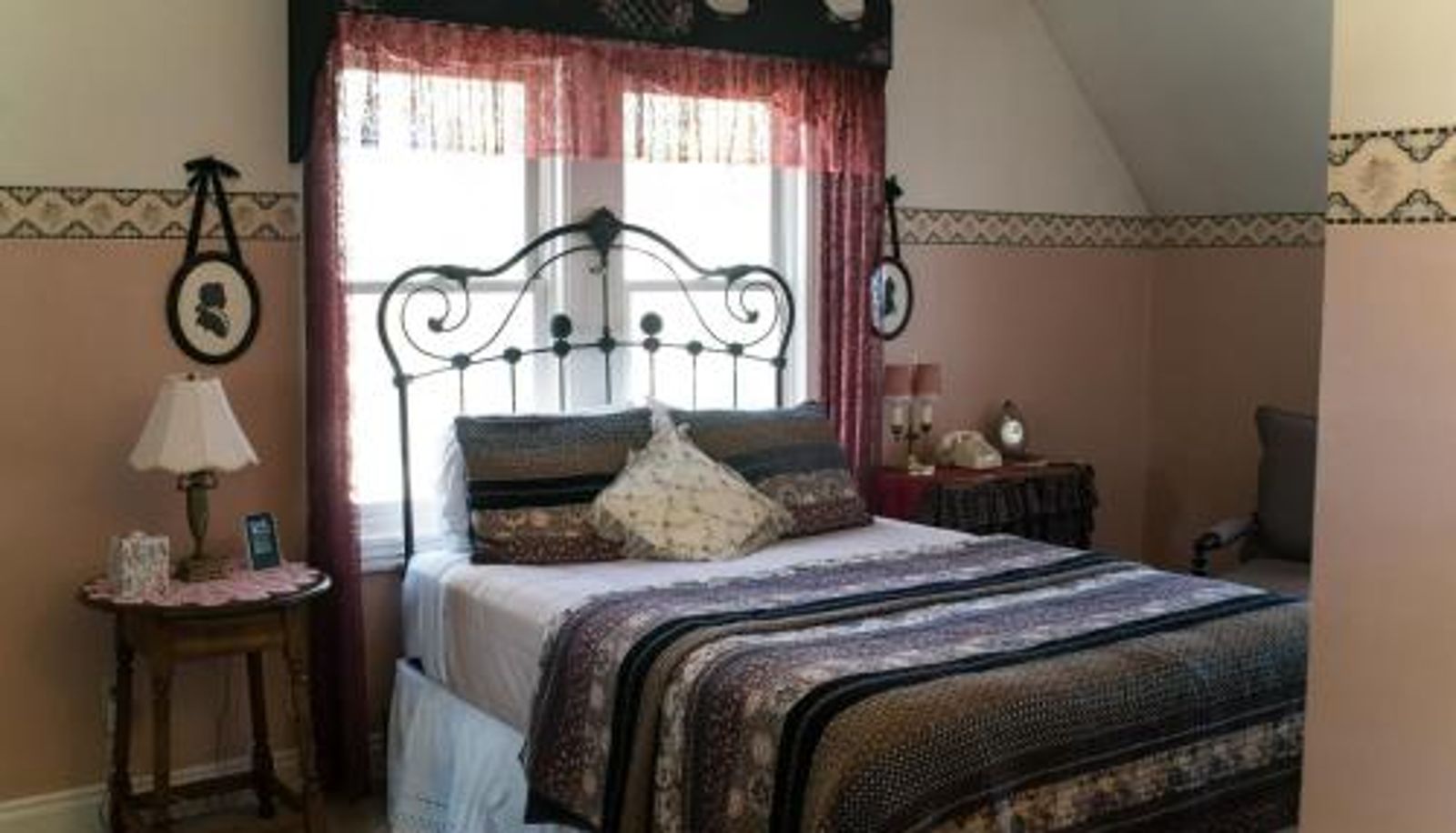 Chambre - The Mulberry Inn -An Historic Bed and Breakfast