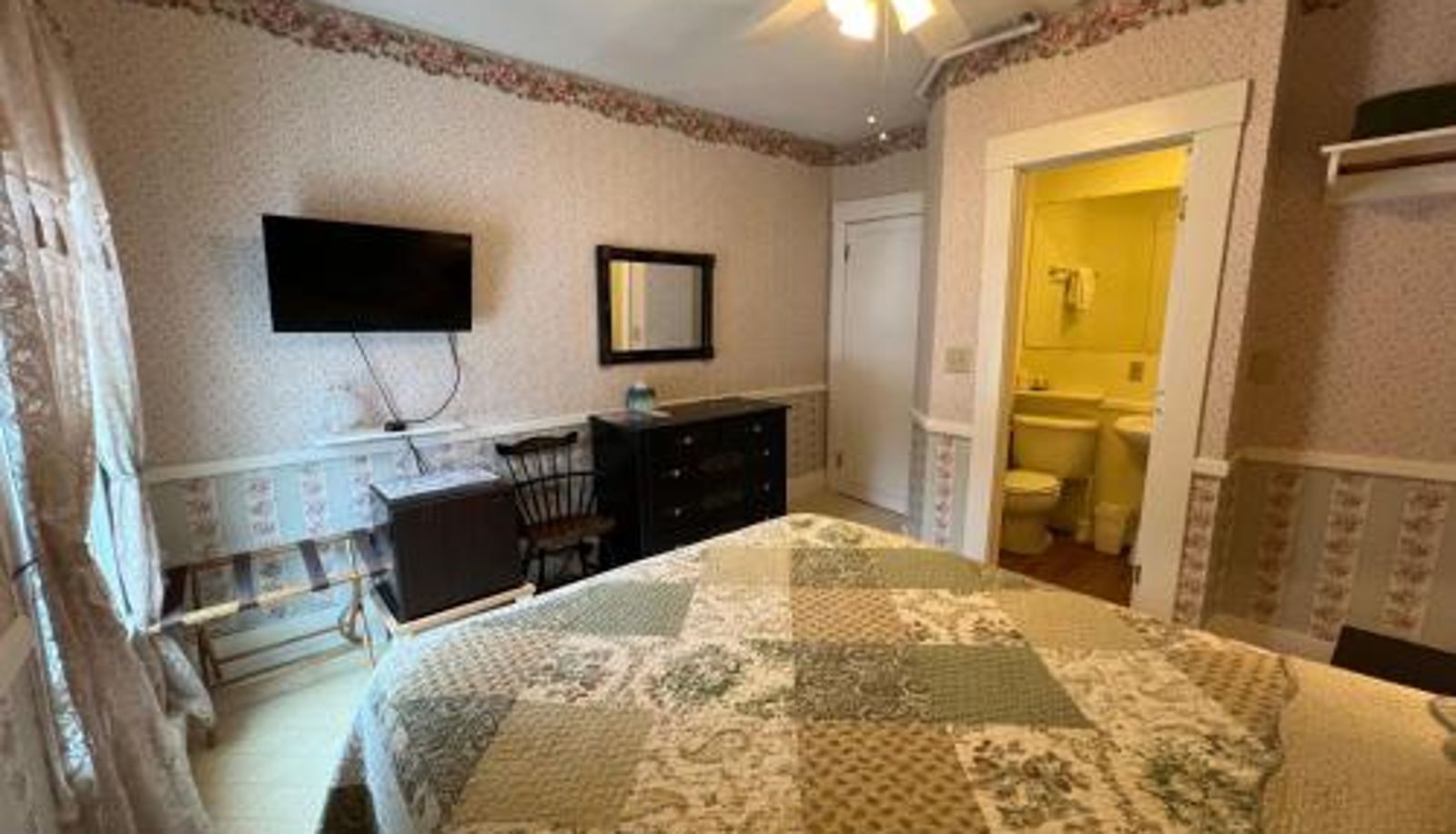 Info - Echo Lake Inn