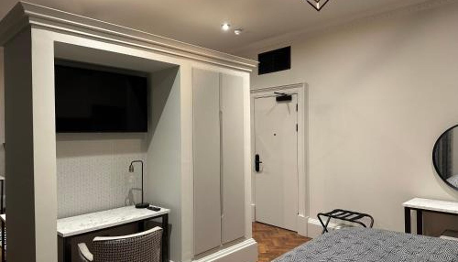 Info - King Street Aparthotel