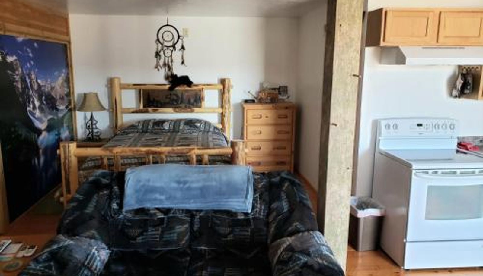 Apartment - Wolf Den Log Cabin Motel and RV Park