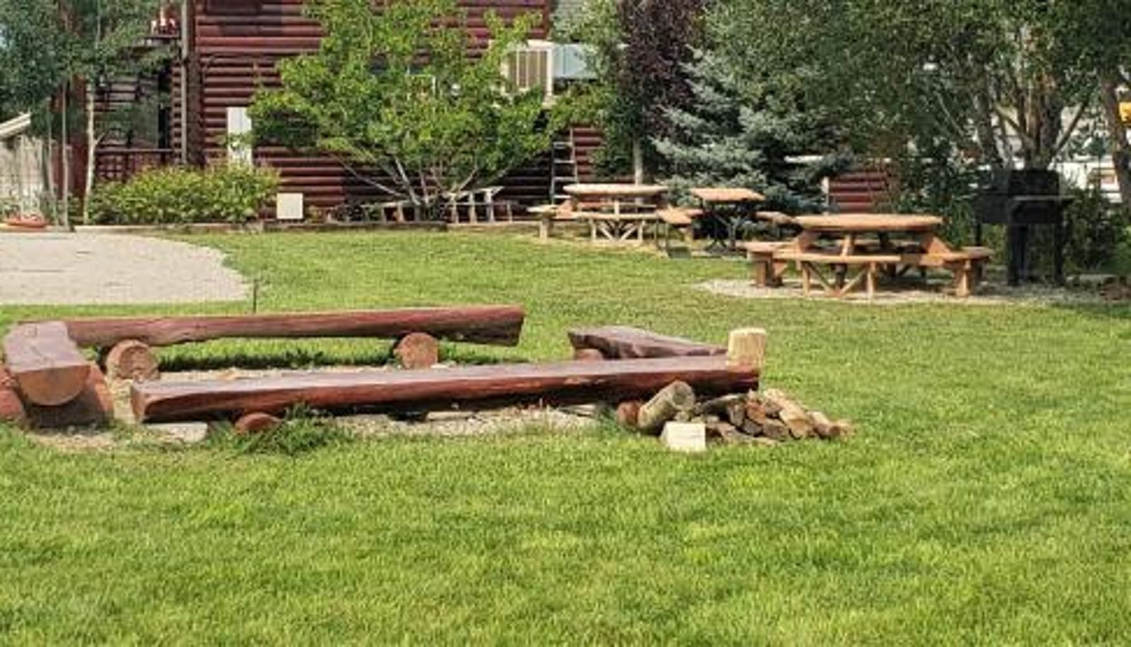 Apartment - Wolf Den Log Cabin Motel and RV Park