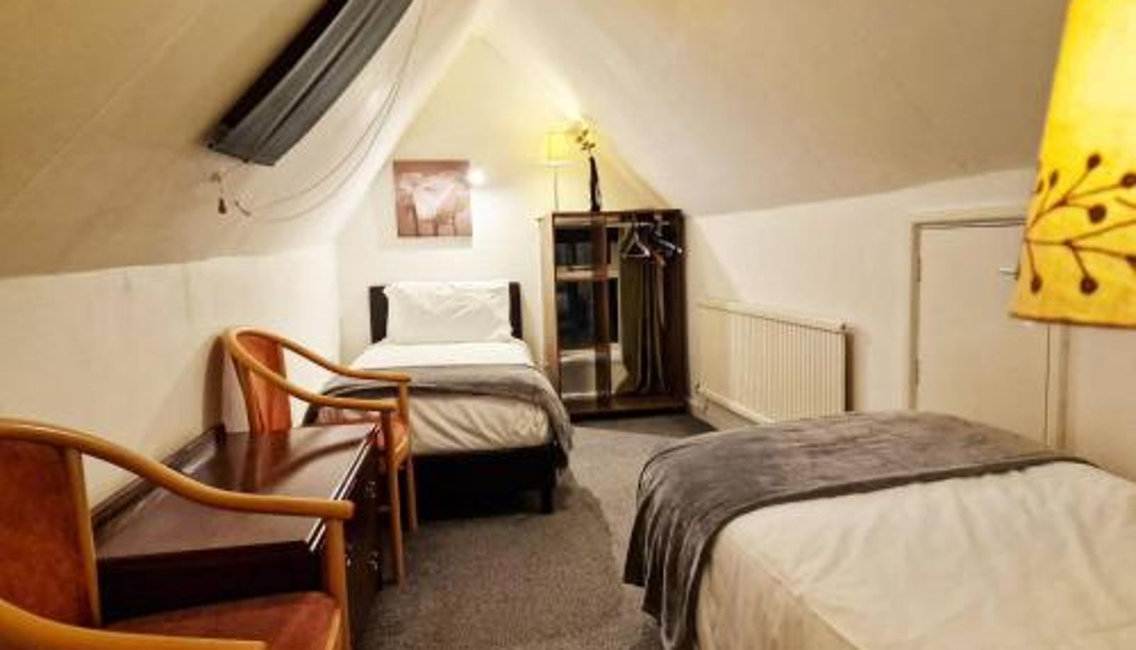Chambre - Tradesmen Inn 3-br 6-beds & Gated Parking