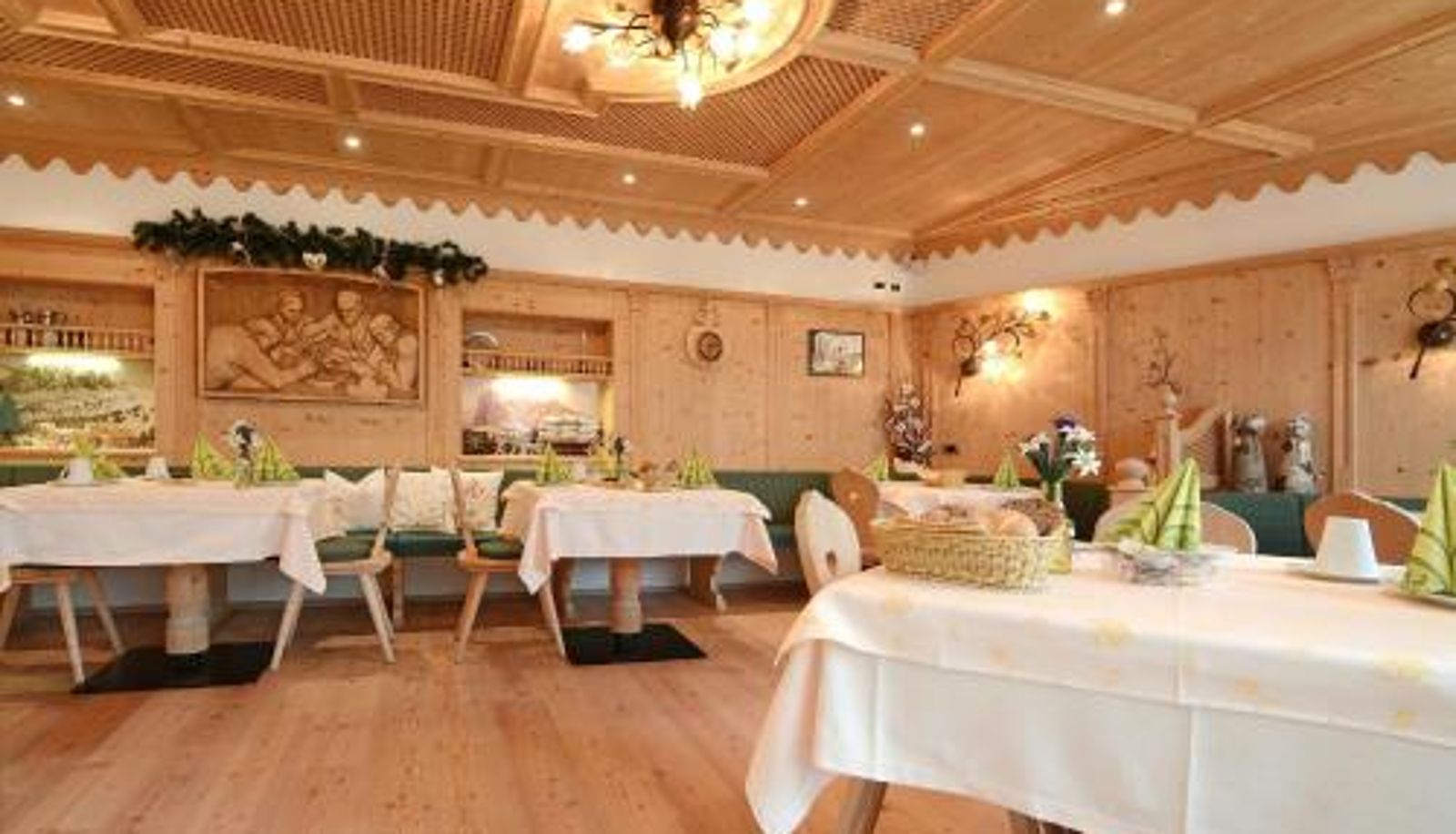 Frühstücksraum innerhalb des Restaurants - B&B Appartments Cudlea
