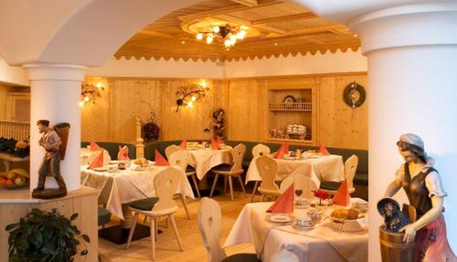 Sala prima colazione all'interno del ristorante - B&B Appartments Cudlea