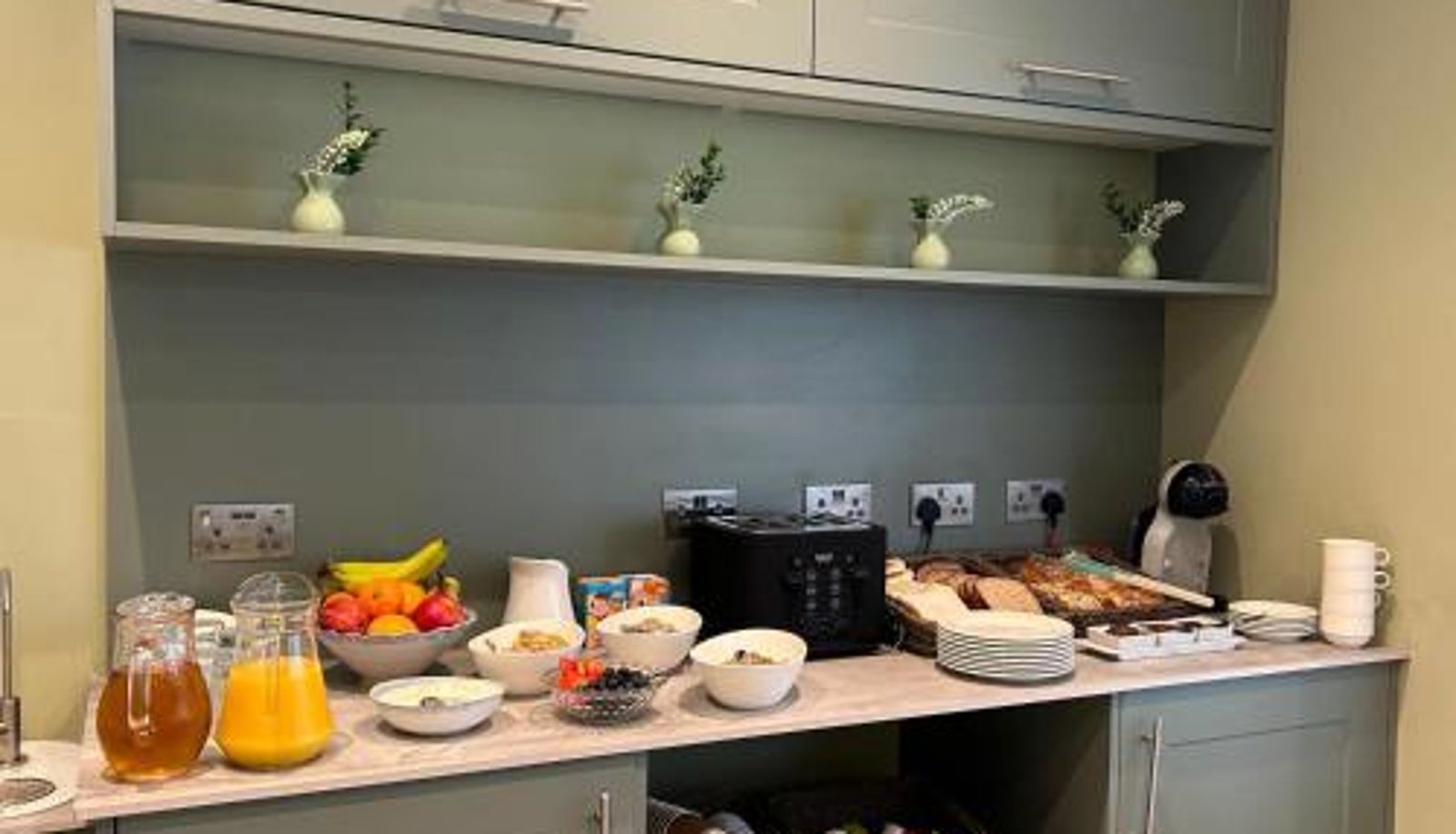 Frühstücksraum innerhalb des Restaurants - Hamilton Court Hotel Hoole