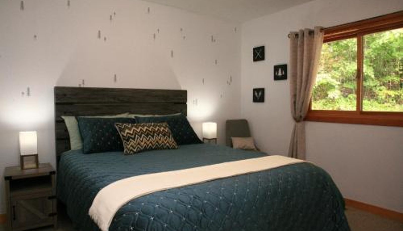 Room - The Burgundy Dream Bed And Breakfast