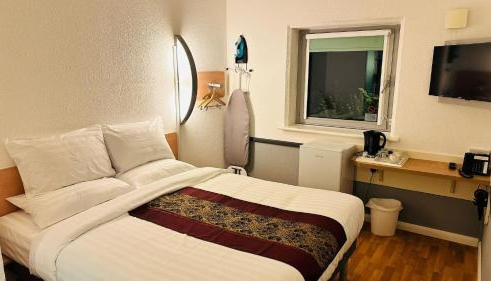 Camera standard - Cambridge Hotel Bradford Central