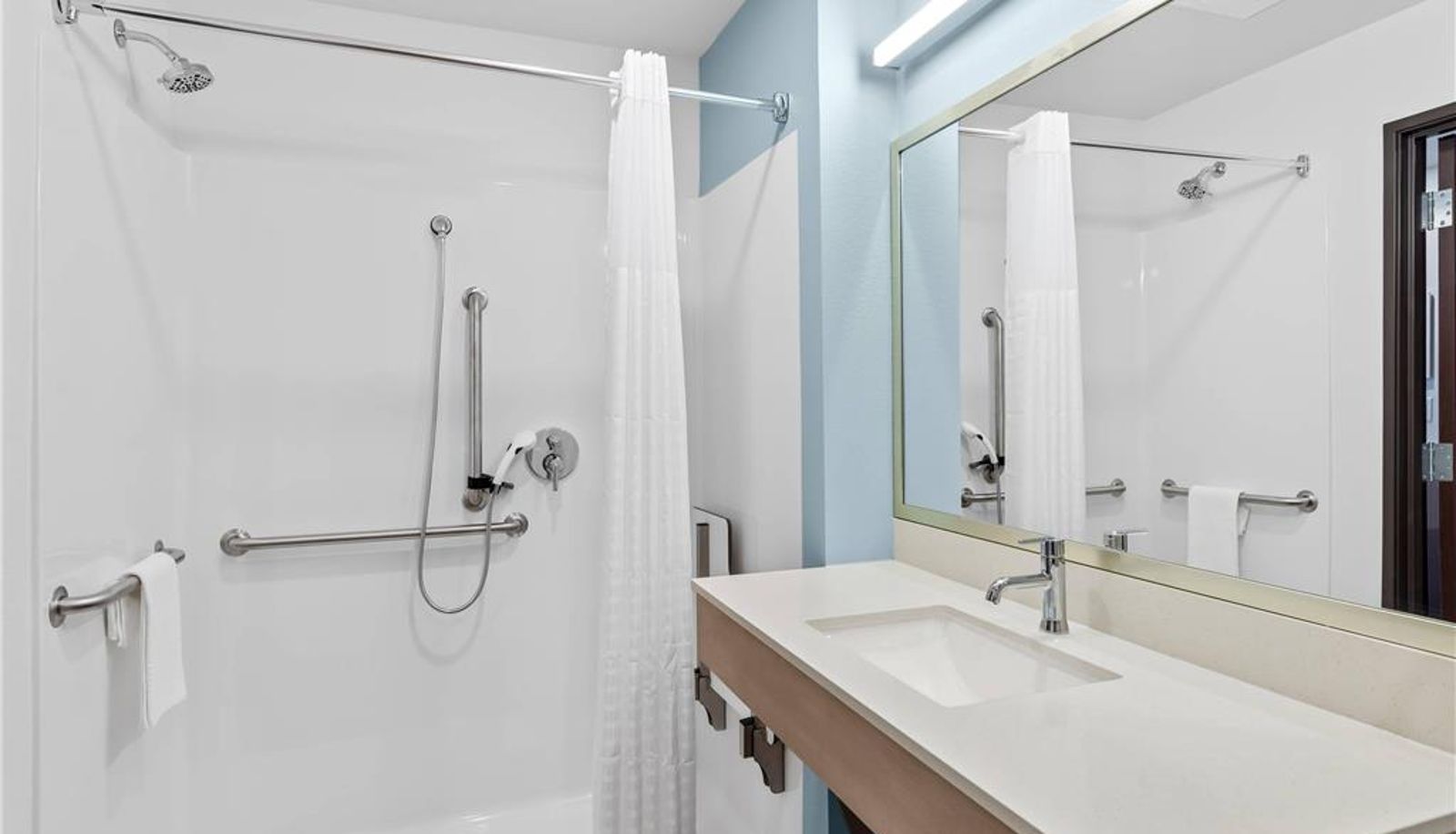 Room - WoodSpring Suites Richmond Airport