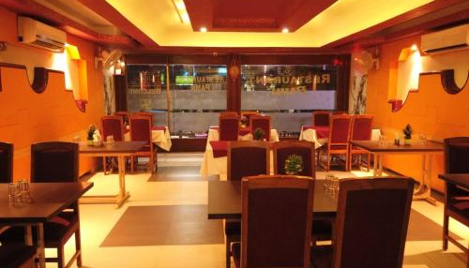Ontbijtzaal in het restaurant - Hotel Vinayak
