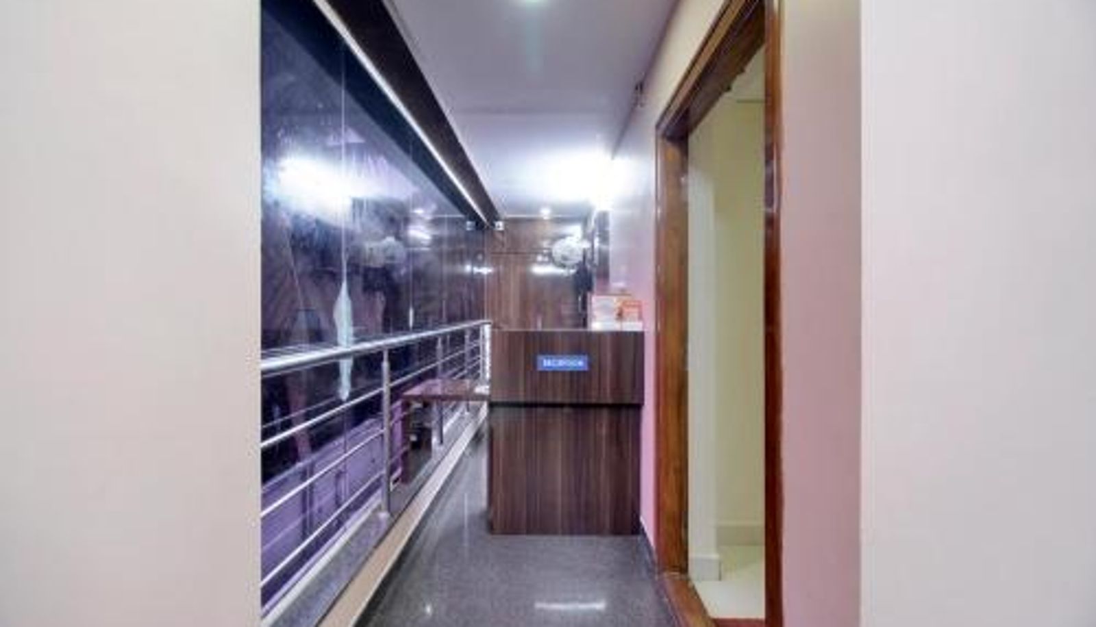 Reception - beestay Hotels MVP Colony