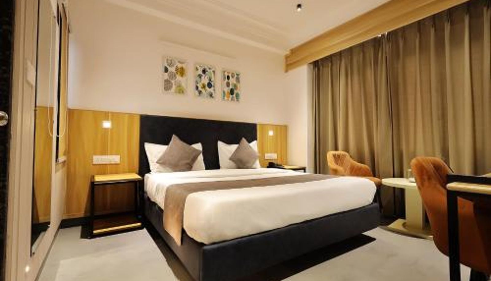 Cuarto de baño - Hotel Sparkle Inn Just 400 Meters From Udaipur Railway Station