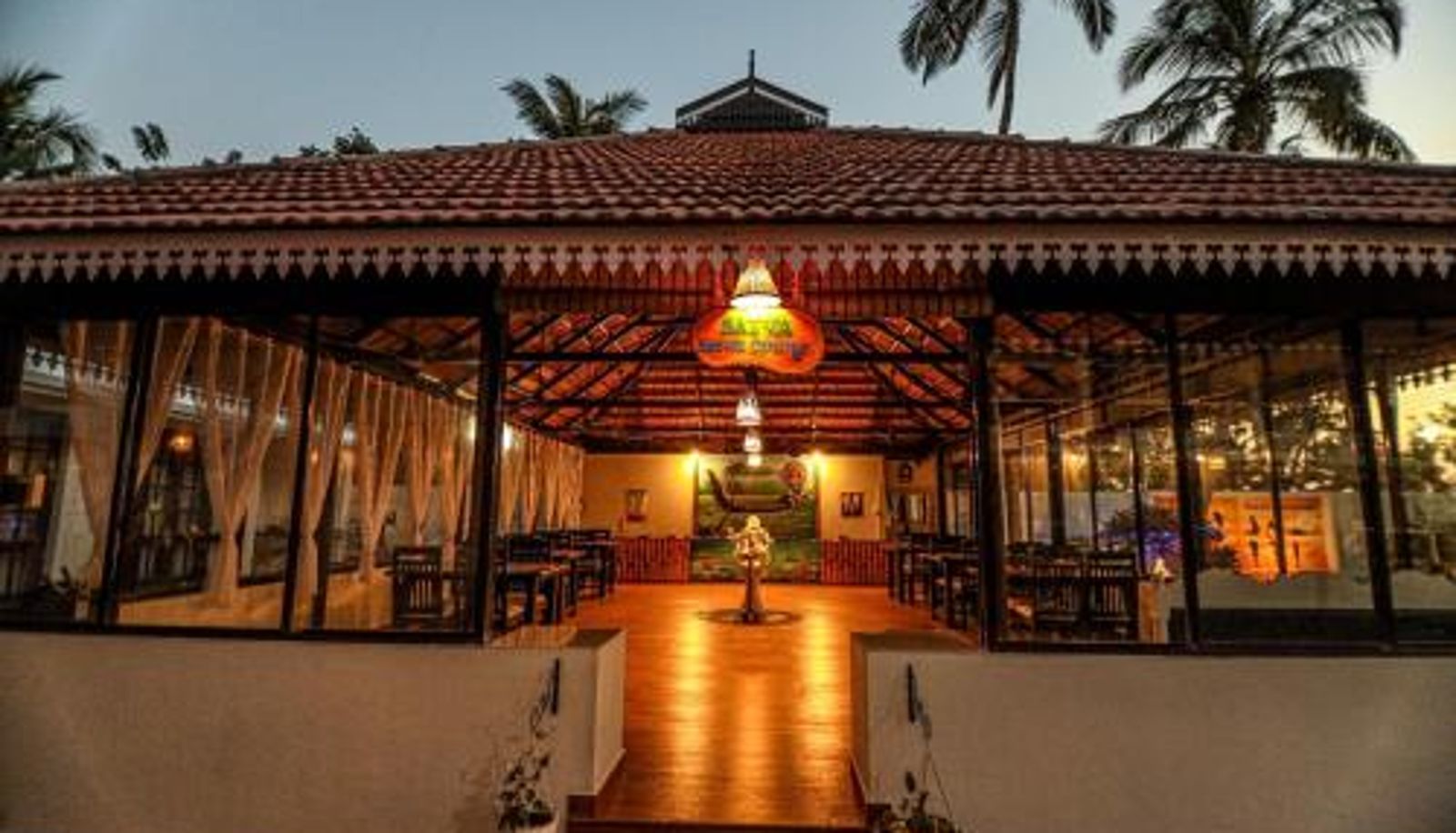 Salle de petit-déjeuner dans le restaurant - Veda5 Ayurveda Living Village
