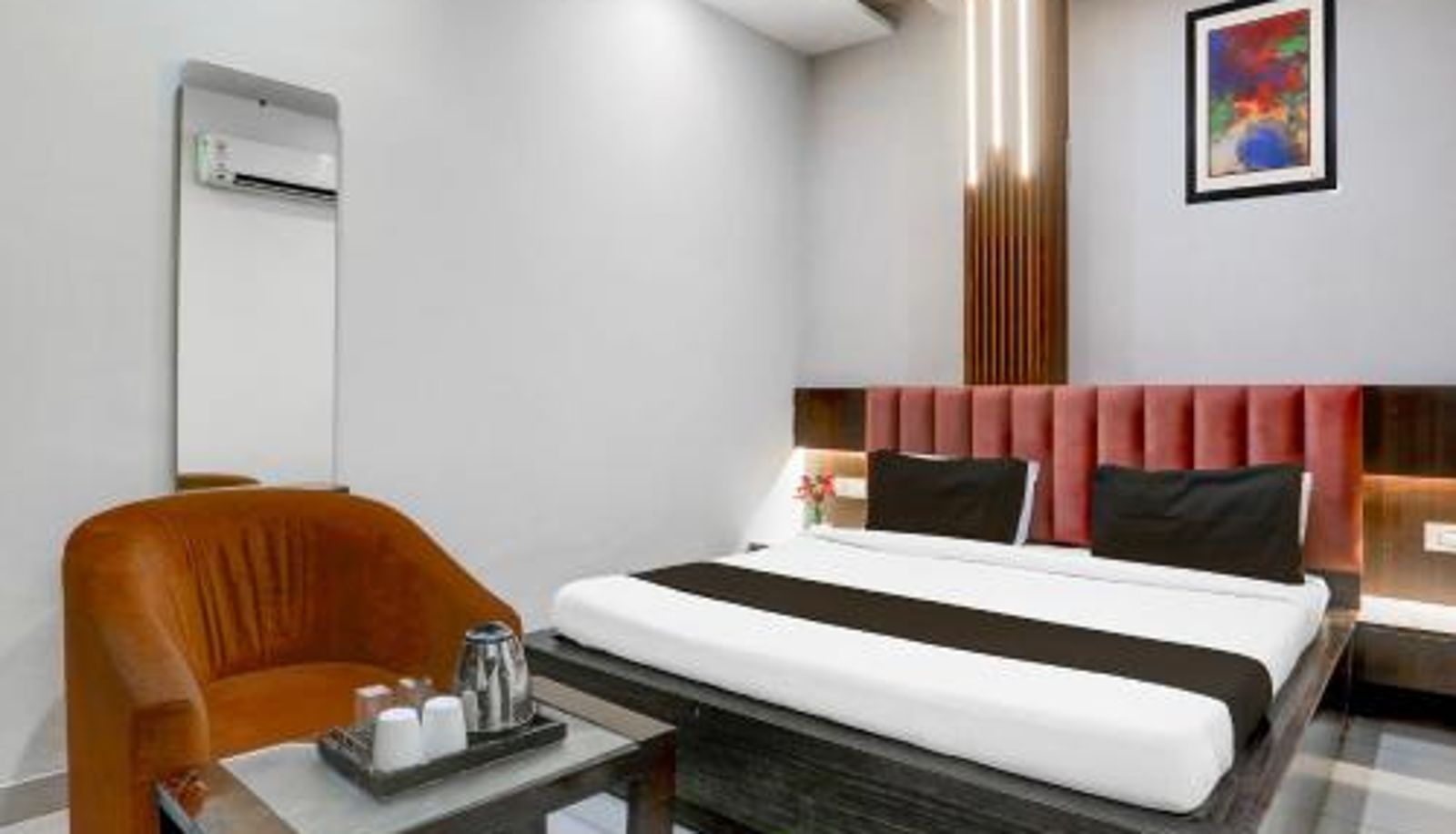 Triple room - Super Collection O by OYO Railway Station Road Near Clock Tower