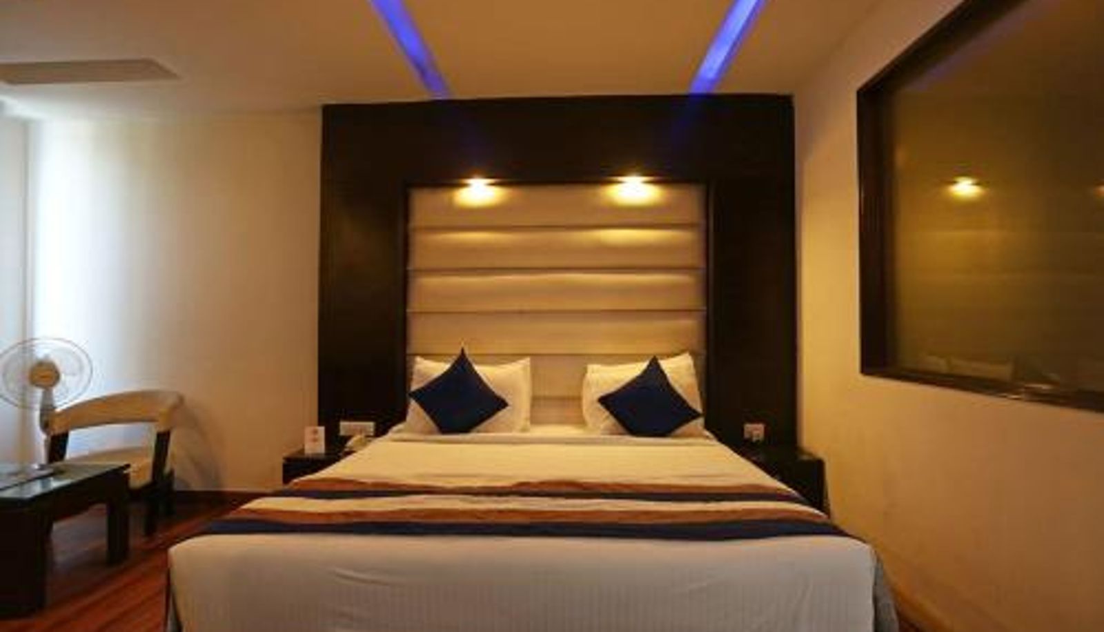 Info - B - Llions Old Delhi Gurgaon Rd Hotel