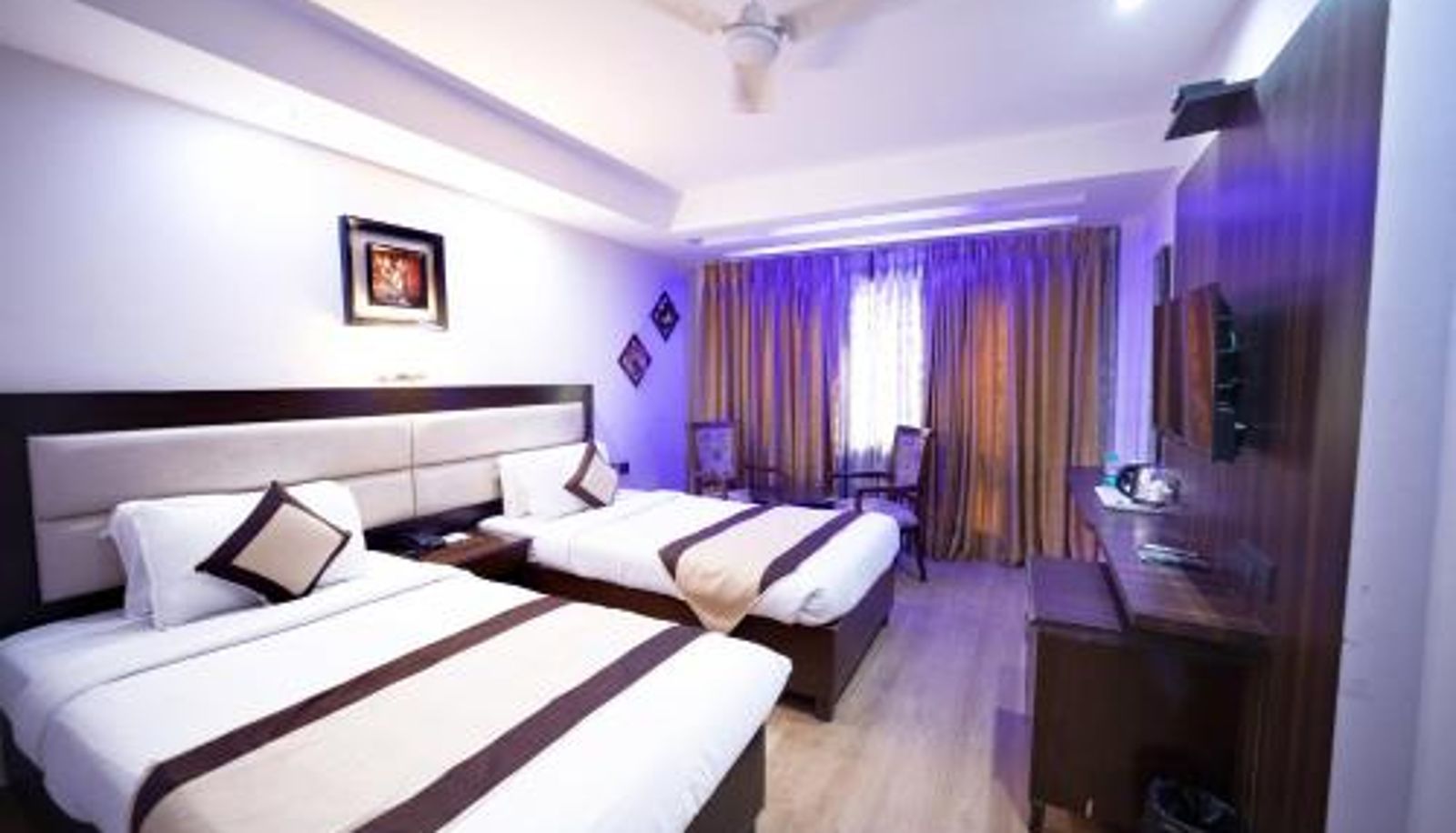 Zimmer - Hotel Kastor- Near Nehru Place
