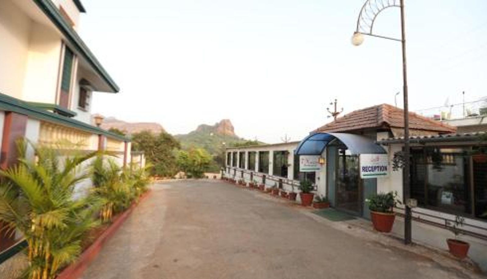 Zona exterior del hotel - Cloud 9 Hills Resort