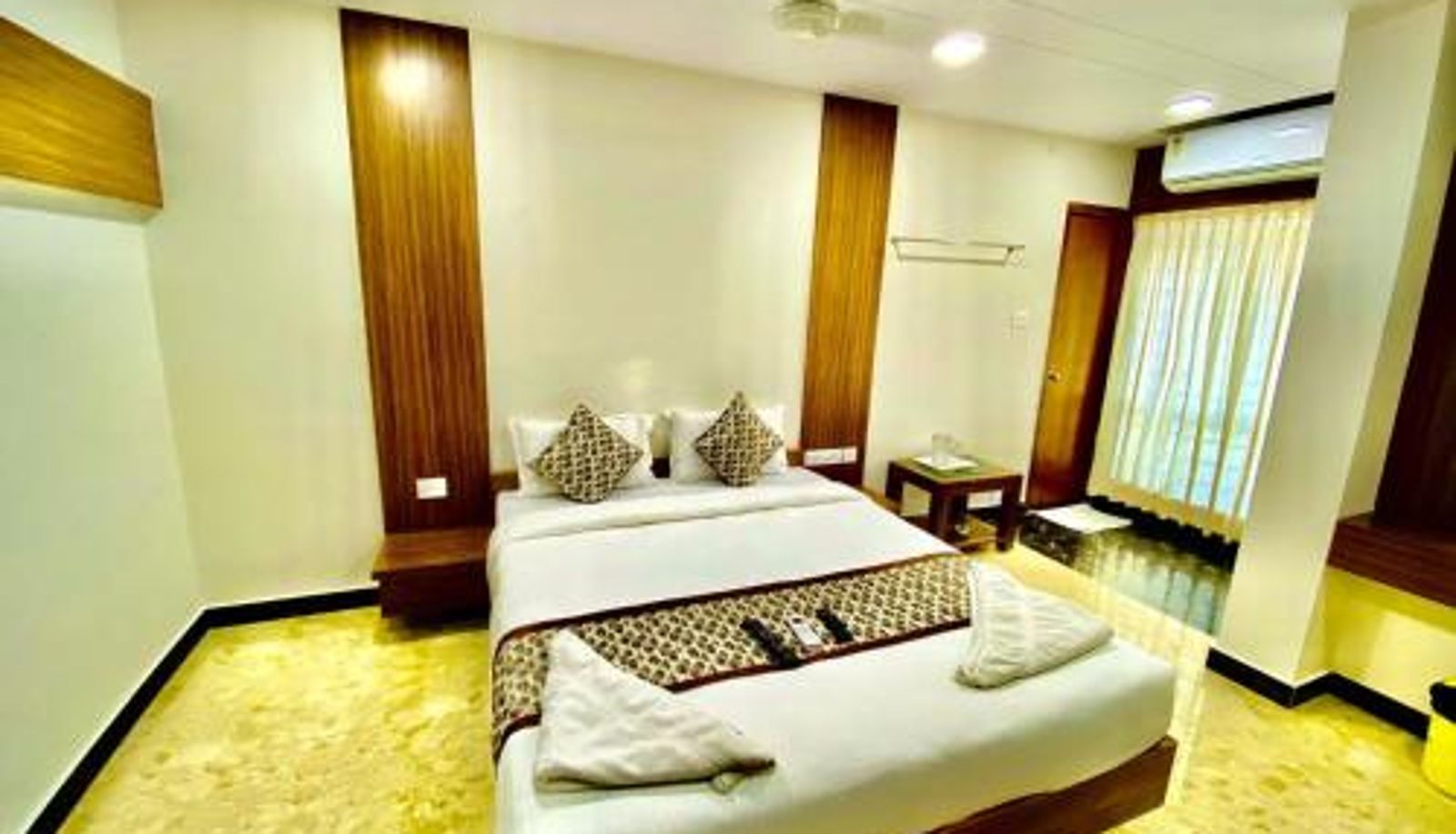 Zimmer - Sheraton Grande at Puratchi Thalaivar Dr MGR Central Railway Station