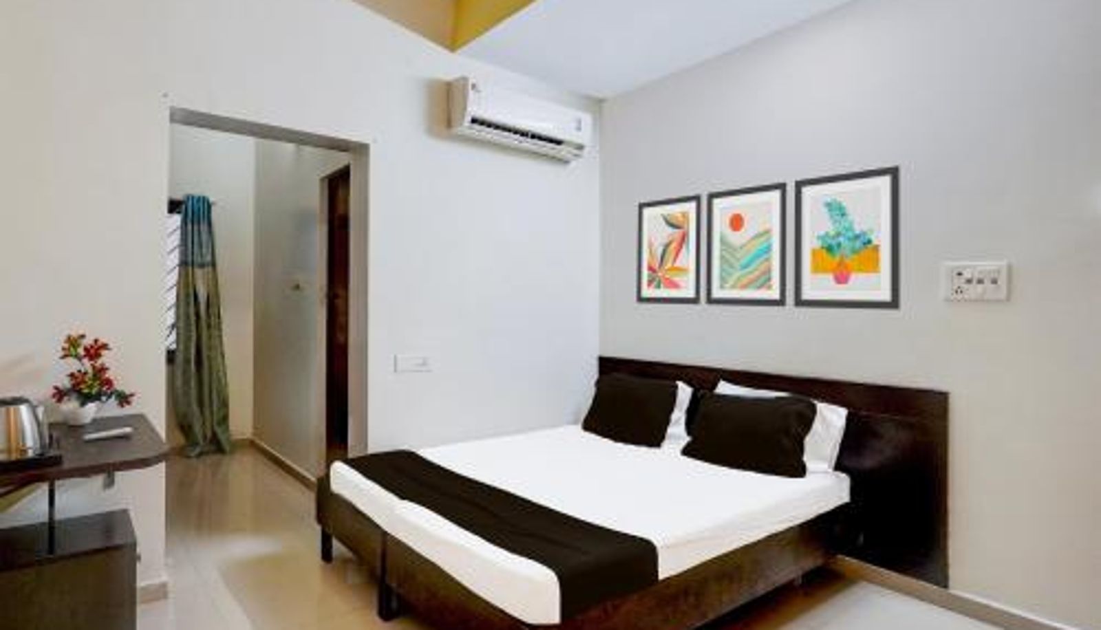 Kamer - Super Hotel O Ramapuram Near SRM University