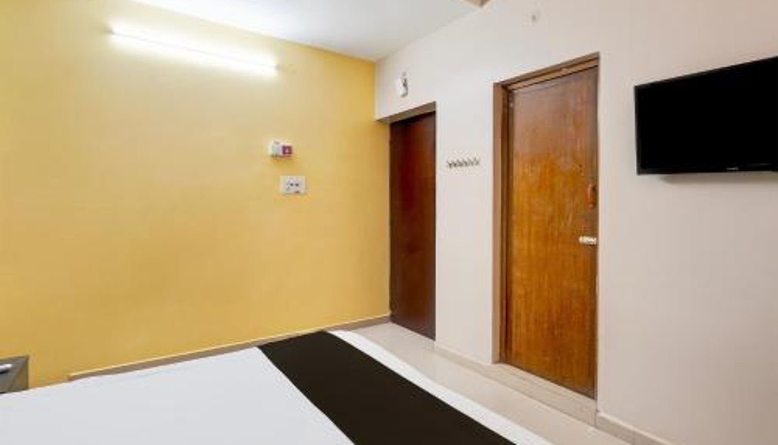Kamer - Super Hotel O Ramapuram Near SRM University