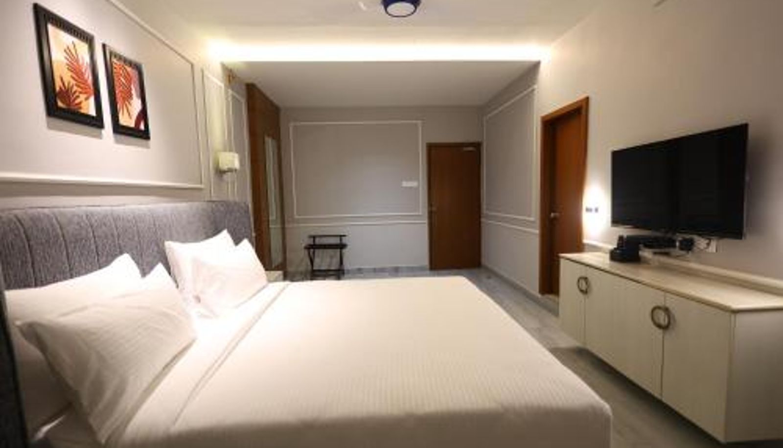 Room - The Oaks Elite
