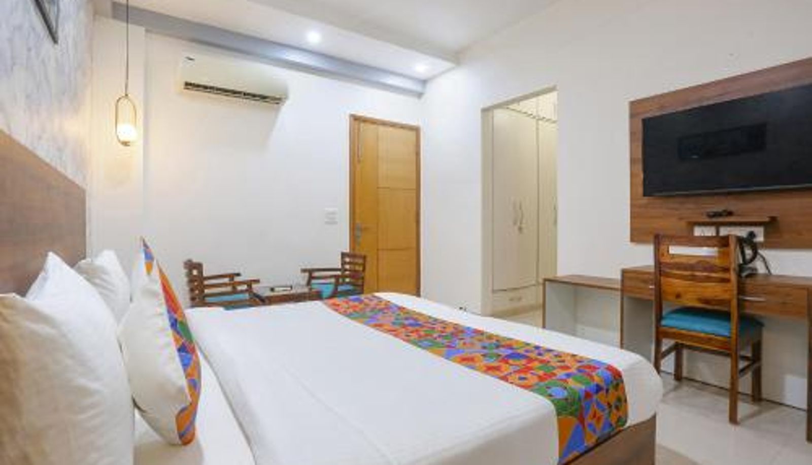 Información - FabHotel New Journey Hospitality - Nr MG Road & Sikanderpur Metro Station