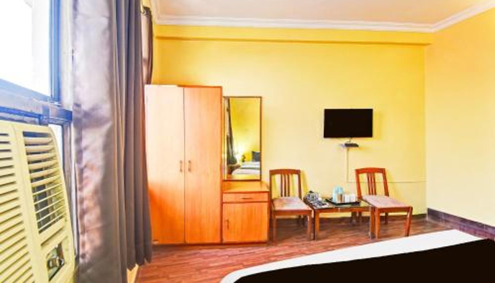 Triple room - Super Collection O Hathroi Market Near Dhuleshwar Garden Formerly Hotel Rishi